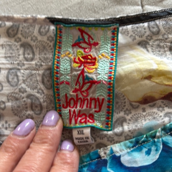 Johnny Was rayon floral tunic with grey eyelet trim - Picture 2 of 5